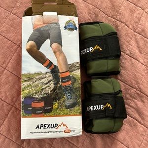 Apexup Adjustable Ankle Weights. Green. Up to 10 lbs pair.